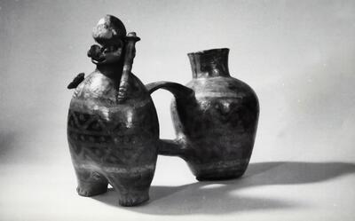 15. Dubbelkruik. Peru. Pre-Moche, Etnografisch Museum Antwerpen