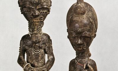 Staande mannelijke en vrouwelijke figuur, Baule-Atieh, West-Afrika