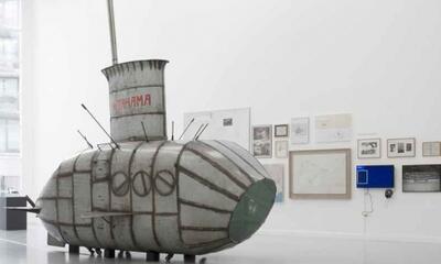 Zaalzicht Panamarenko Universum: Pahama, Spisbergen, Nova Zemblaya, 1996, Courtesy Collection Fondation Cartier, Parijs – Foto: M HKA