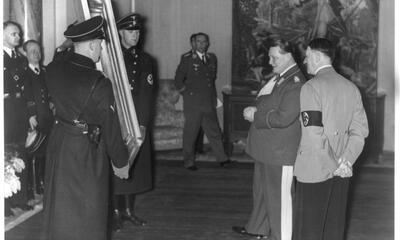 Tweede Wereldoorlog Hitler schenkt Göring schilderij voor verjaardag - Roofkunst