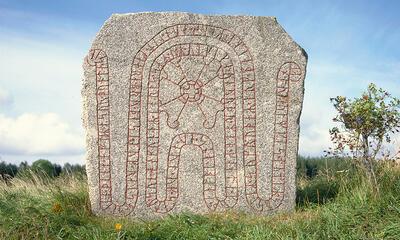 Op een runensteen in het Zweedse Bro staat een tekst die laat uitschijnen dat de Vikingen ook in Scandinavië gevreesd werden.