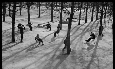 André Kertész, Jardin des Tuileries, Paris, rond 1936.  