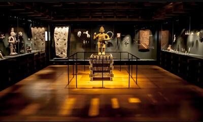 Installatiezicht van de tentoonstelling Kunst uit precolumbiaans Amerika