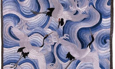 Siegfried Bing, Stof met drie kraanvogels die over de golven vliegen, Japan, negentiende eeuw,