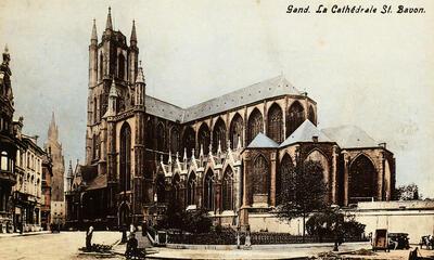 Een oude prentbriefkaart van de kerk vóór 1913. Sint-Baafskathedraal 