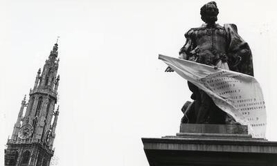 Lea Lublin, Wat is Kunst?, 1975, Groenplaats, Antwerpen.