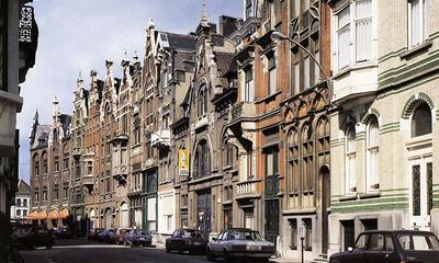 Jacob-Gustaaf Semey (1864-1935). Huizenrij, Baudelostraat, Gent. 1902. Een straat volgens de regelen der kunst.
