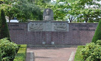 Monument Dr. A. Mathijsen (uitvinder van het gipsverband), Budel (N. Br.).