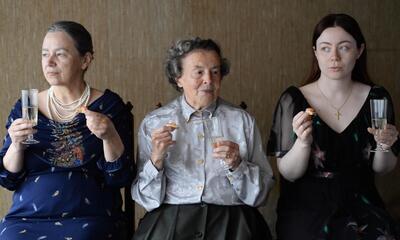 filmstill: Welcome to the family (2025) Eva Maria Bouillon 