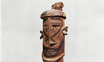 Een prauwversiering,  Nieuw-Brittannië 