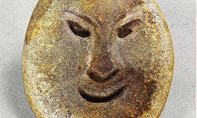 Masker van walvisbeen van de  Inuit, Alaska 