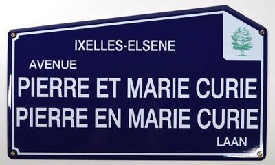 Straatnaambord van de Pierre en Marie Curielaan