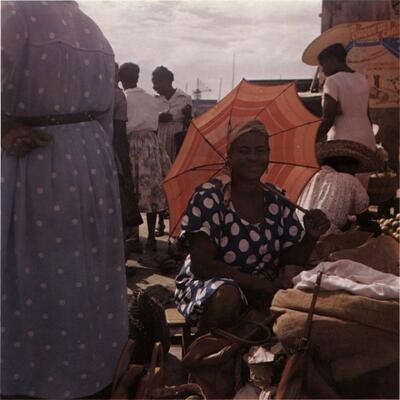 Daniël Buren - Souvenirfoto van een markt in Pointe-a-Pitre Quadelupe