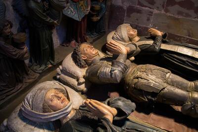 Johanna van Loon-Heinsberg (1443-1469) huwde met Johann II van Nassau-Saarbrücken (14231472). Zij was de laatste rechtstreekse erfgename van het huis Loon-Heinsberg. Ze overleed te Mainz in 1469 en ligt naast haar man en diens tweede vrouw begraven in een indrukwekkend praalgraf (Stiftkirche Sankt Arnual, Saarbrücken)