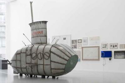 Zaalzicht Panamarenko Universum: Pahama, Spisbergen, Nova Zemblaya, 1996, Courtesy Collection Fondation Cartier, Parijs – Foto: M HKA