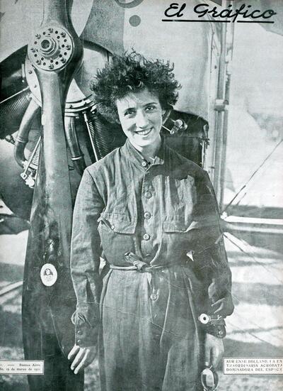 De Franse pilote Adrienne Bolland op de cover van het Argentijnse sporttijdschrift El Gráfico, gepubliceerd op 19 maart 1921; veertien dagen later overvloog zij als eerste het Andesgebergte