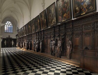 De biechtstoelen met hun sierlijke figuren en de prestigieuze reeks met de 15 mysteries van de rozenkrans, geschilderd door onder anderen Peter Paul Rubens, Antoon van Dyck, Jacob Jordaens, Hendrick van Balen, Cornelis de Vos en David Teniers SINT-PAULUSKERK, ANTWERPEN