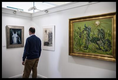 Van links naar rechts: Jan Vaerten, Equus, 1975, tempera op paneel Jan Vaerten, Skelet, 1958, gouache op papier Jan Vaerten, Geit, 1948, olieverf op doek MUSEUM JAN VAERTEN BEERSE