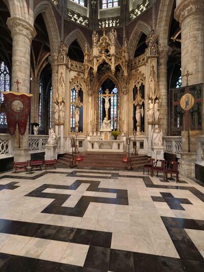 Het hoofdaltaar van de Sint-Michielskerk