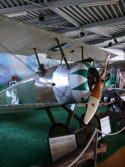 De Sopwith Camel in de kleuren van het smaldeel van Jan Olieslagers