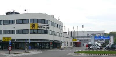 Het luchthavengebouw in Deurne
