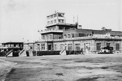 De terminal van de nationale luchthaven van Haren (foto uit 1946) ging in 2006 tegen de grond om plaats te maken voor het nieuwe NAVO-hoofdkwartier in Evere
