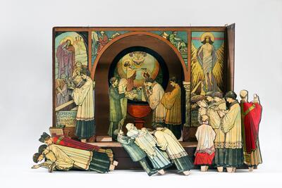 Liturgisch speelset, België, 1875-1925, hout, papier, metaal en stof, 74 x 76 x 65 cm PARCUM, LEUVEN, PRIVÉCOLLECTIE