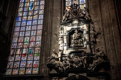 Monument van de familie de la Tour et Tassis in de Zavelkerk
