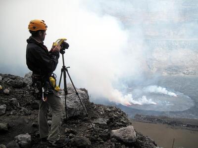 Onderzoek vandaag bij de Nyiragongo vulkaan (Kivu, DRC)