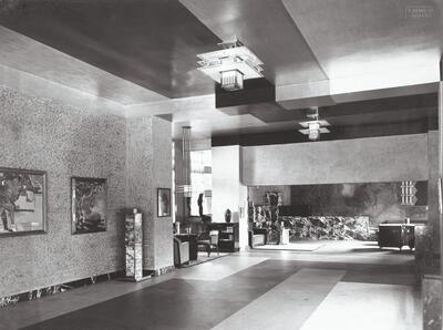 Interieur van het paviljoen van de Decoratieve Kunsten op de wereldtentoonstelling van 1930 in Antwerpen.