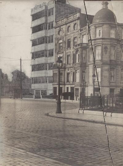 Fotomontage met het ontwerp van residentie Van Rijswijck op de hoek van de Desguinlei en de Jan Van Rijswijcklaan in Antwerpen, ca.1931.