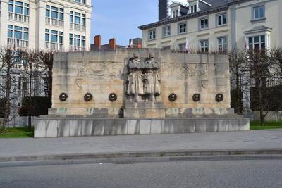 Charles Sargeant Jagger (beeldhouwer), monument voor de Britse erkentelijkheid jegens de Belgische natie, Poelaertplein, Brussel, inhuldiging 1923