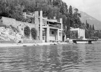 Stynens eigen vakantiewoning ‘I Tre Cipressi’ aan het Italiaanse Gardameer, 1963
