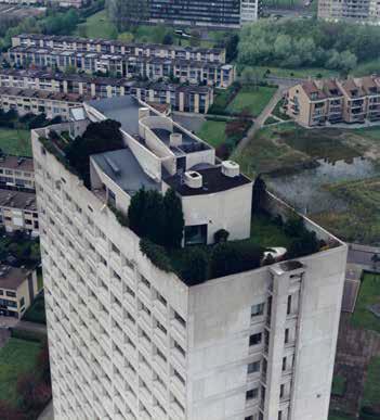 De Riverside Tower op de Antwerpse Linkeroever, ca 1967. Op het dak bouwt De Meyer zijn eigen penthouse, bijna als een losstaande villa met hellende vlakken te midden van een weelderige daktuin. Hij toont hiermee dat hij op een creatieve wijze weet om te gaan met de erfenis van Le Corbusier en Stynen