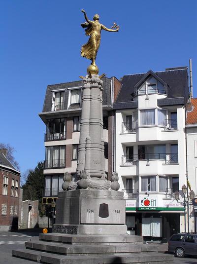 Egide Rombaux (beeldhouwer) en Léon Govaerts (architect), monument ter ere van de gesneuvelden en gedeporteerden van de Eerste wereldoorlog, Kalkmarkt, Tienen, inhuldiging 27 mei 1923