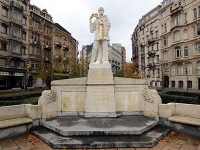 Victor Voets (beeldhouwer) en Herman Voets (architect), gedenkteken voor de foorreizigers eervol gesneuveld voor het vaderland, Luchtvaartsquare, Anderlecht, inhuldiging 1924