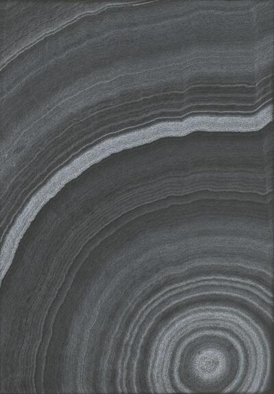 ‘De-Centered Spirals’, 2020, 54.5 x 78.5 cm, witte inktstift van Faber Castell op zwart Japans papier