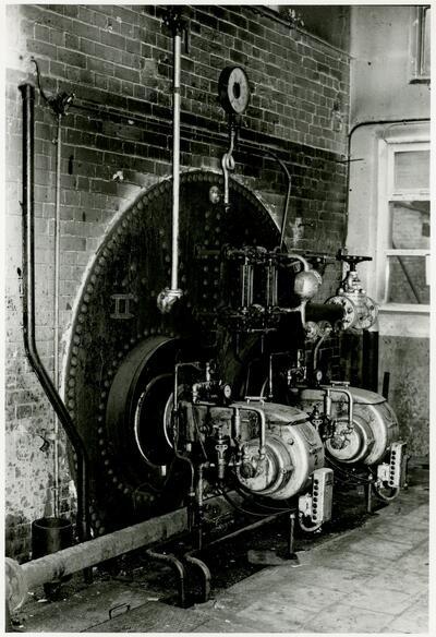 Front van de Galloway stoomketel in het voormalige ketelhuis aan de Minnemeersgracht, afgebroken in de jaren 1980. COLLECTIE INDUSTRIEMUSEUM