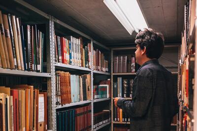 Museumbibliotheek. Openingsuren vind je bij de praktische info.
