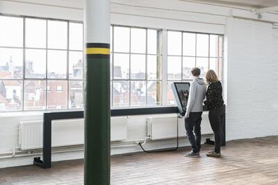 De gietijzeren zuilen in de nieuwe hoofdtentoonstelling kregen hun oorspronkelijke kleur terug