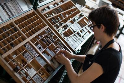 Typografische collectie van het Industriemuseum met houten en loden letters.