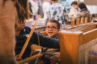 Tijdens workshops maak je in het Industriemuseum kennis met oude technieken.