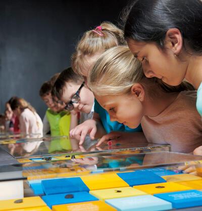 Yper Museum toont een mooie collectie middeleeuwse metalen insignes, uit de eigen bodem opgegraven