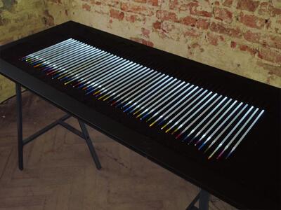 Patrick Keulemans, Een jaar lang schreef ik je wekelijks na middernacht, 2011, 47,5 x 135 cm, kunststof buisjes, leds en wol
