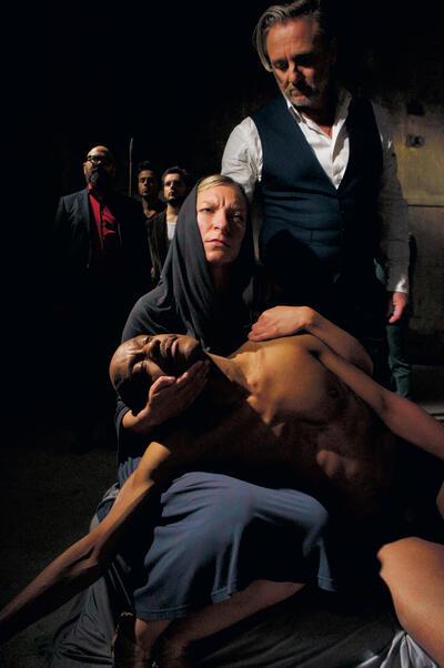Klaus Verscheure, Emotion XIII Inconsolable / Troosteloos, still uit de 14 screen videoinstallatie 14EMOTIONS / Allegoria Via Dolorosa, HD, 14 min., Ed 3 + 1 AP