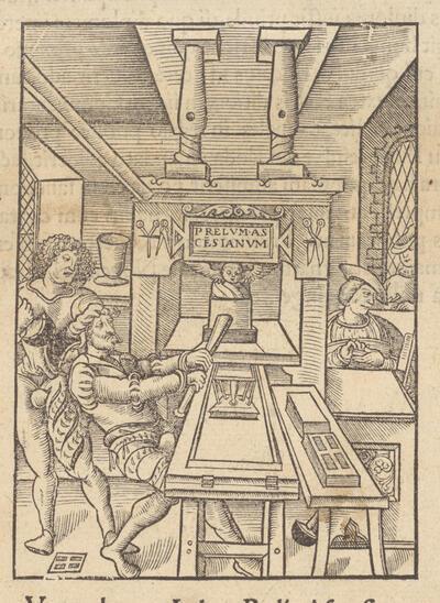 Guillaume Budé, Commentarii linguae Graecae, post-incunabel, Parijs, Joost Bade, 1529 In het drukkersmerk van Joost Bade, vroege 16de eeuw, is een boekdrukpers afgebeeld, voluit in bedrijf Brussel, Koninklijke Bibliotheek van België, INC B 617 (RP), f. 1r