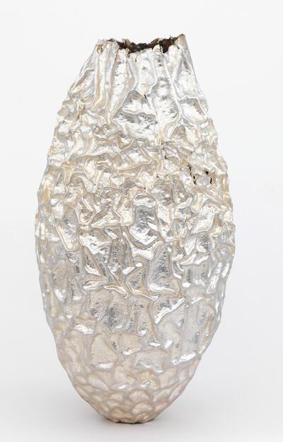 Het Provinciaal Museum Sterckshof gaf elk jaar een opdracht aan een zilversmid, onder anderen aan het kunstenaarsduo Rob Thalen en zoon Jaap Thalen: Thalen& Thalen, Als de eerste vorst op het water, 2013, zilver DIVA, Antwerpe n