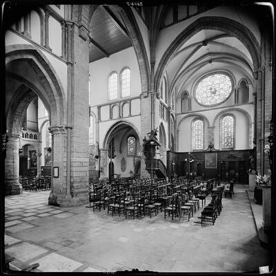 Collectie,Theodor von Lüpke, Sint-Kwintenskerk, Doornik, zuidelijke transeptarm, zilvergelatine op glas,