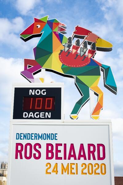 De aftelpaal naar de ommegang (op 14 februari gingen de laatste honderd dagen in) 