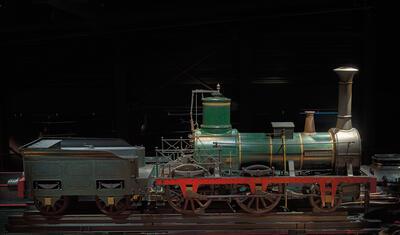 Train World, houten replica van stoomlocomotief L’Eléphant (1835)